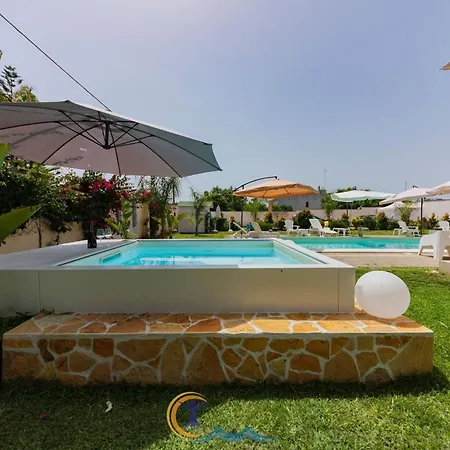 Leonardo - Pool And Private Restaurant אתר נופש *