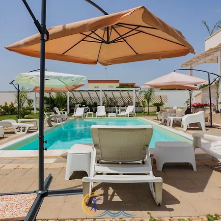 Leonardo - Pool And Private Restaurant אתר נופש